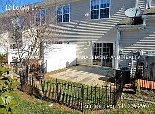 2 Bedroom Braxton Park Townhome! — Photo 2
