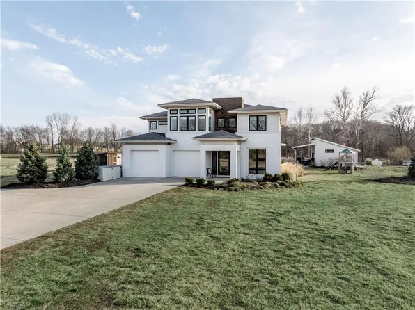 1819 NE 144th St, Smithville, MO 64089