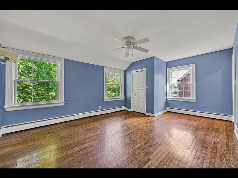 2410 Cornwallis Ave SE — Photo 9