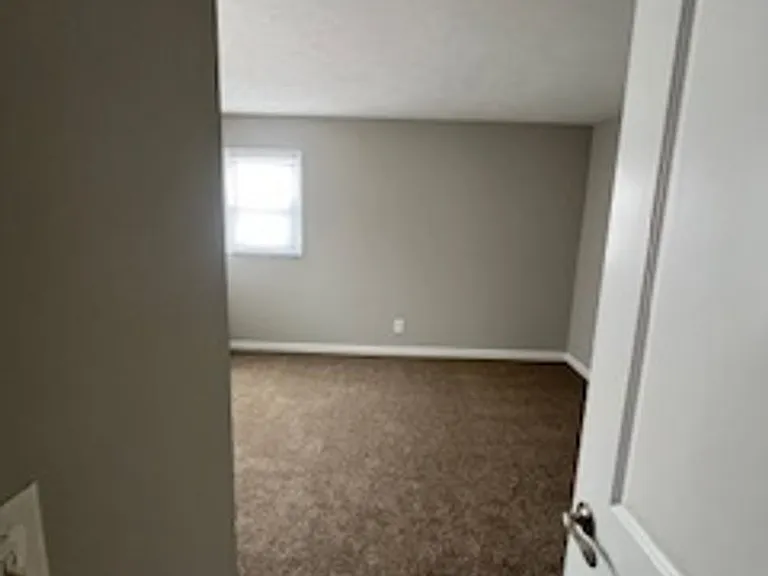 2212 E Queens Way — Photo 16