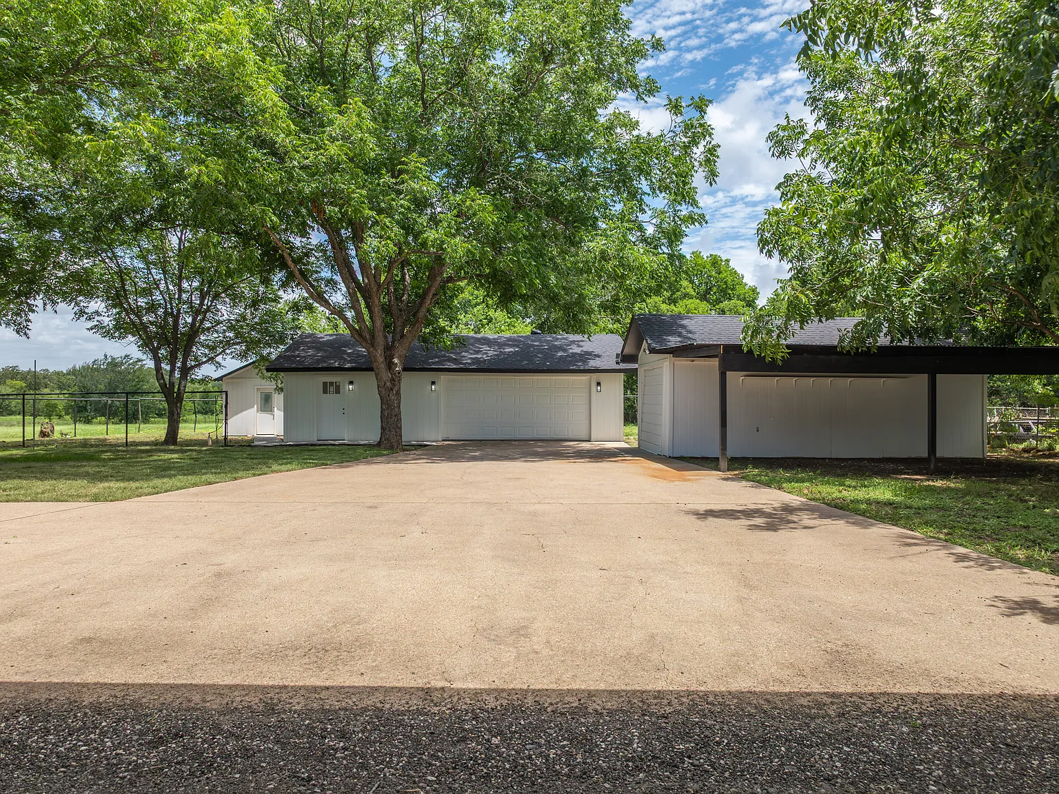 4 bed, 3.5 bath, 2525 sqft, $4,500 — Photo 3