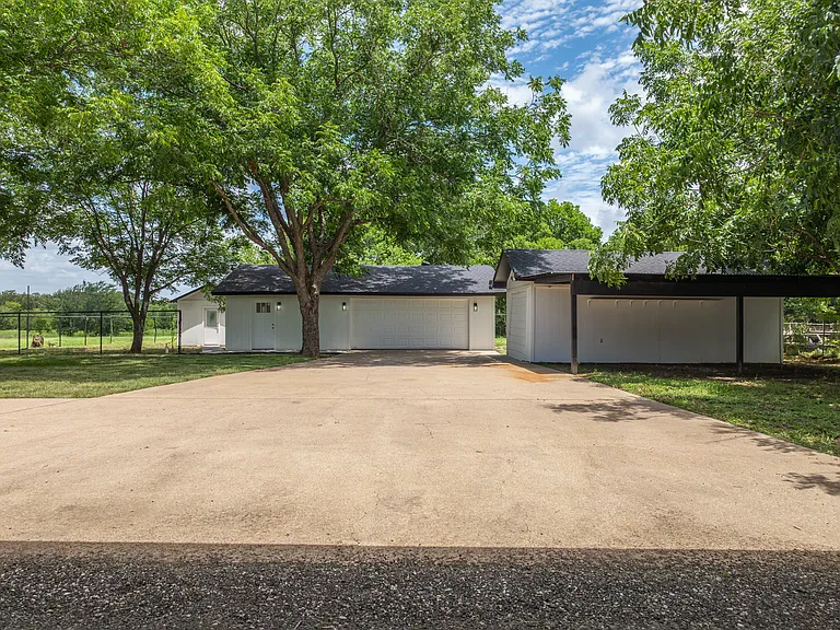 616 E Moonlight Dr — Photo 3