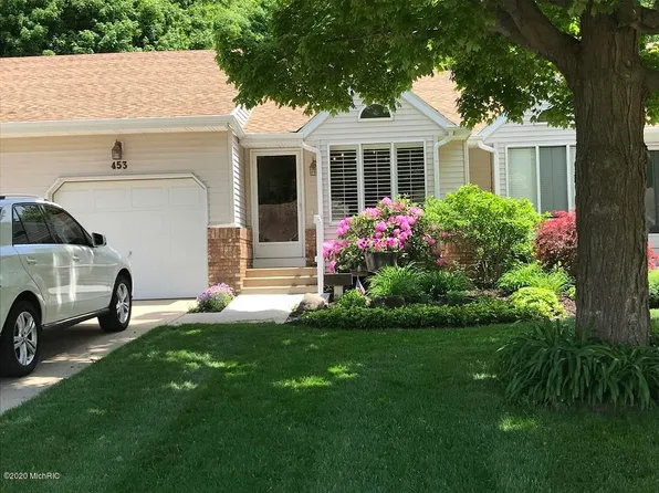 453 Amity Ln, Douglas, MI 49406