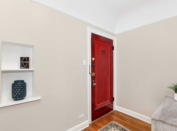 3rd image of 1126 W Washington Blvd #1B