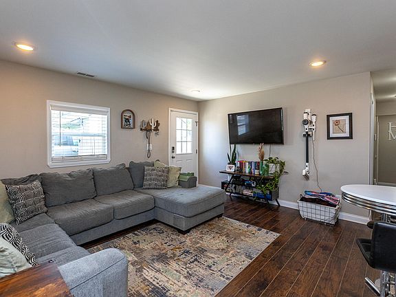4th image of 970 Marcellus Dr