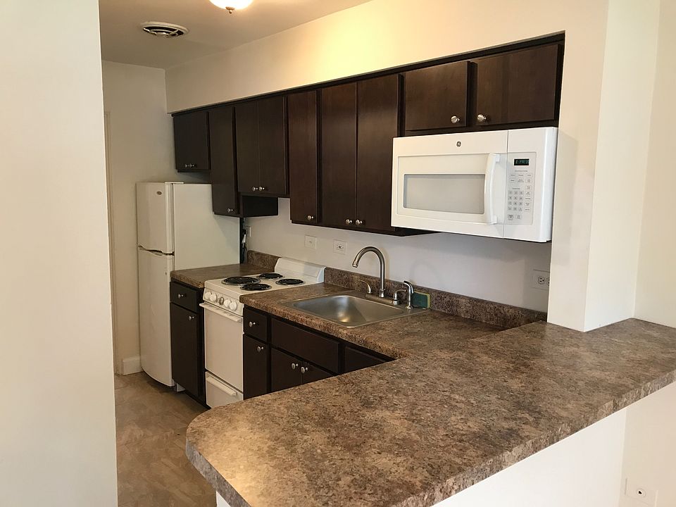 2nd image of 1735 W Bryn Mawr Ave