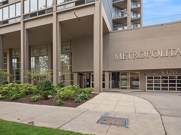 2nd image of 5320 N Sheridan Rd APT 1307