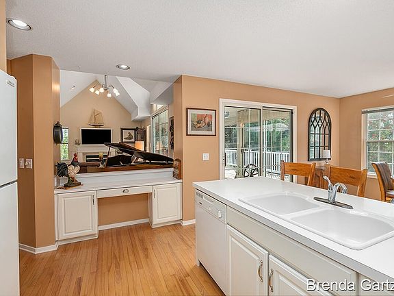 3rd image of 7242 Orlin Dr NE