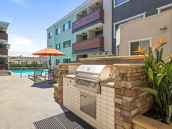 5th image of 211 N Valley St #2308119