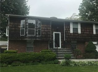 116 N 16th St, Wheatley Heights, NY 11798
