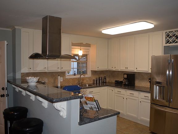 4th image of 205 S Moss Dr