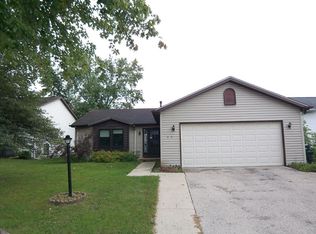 35 Evergreen Dr, Streamwood, IL 60107