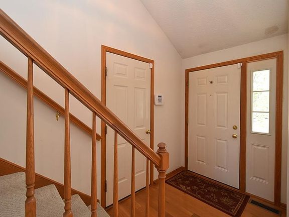 3rd image of 106 Gleneagle Dr