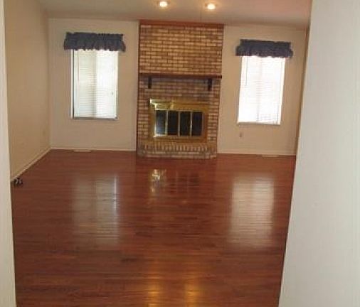 3rd image of 1820 Langford Dr