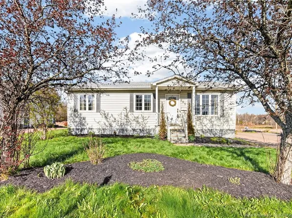 205 Thomas St, Dieppe, NB E1A 2C3
