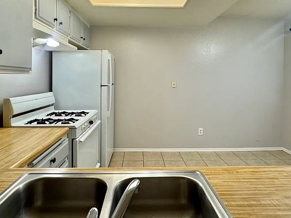 4th image of 13105 Kornblum Ave #M