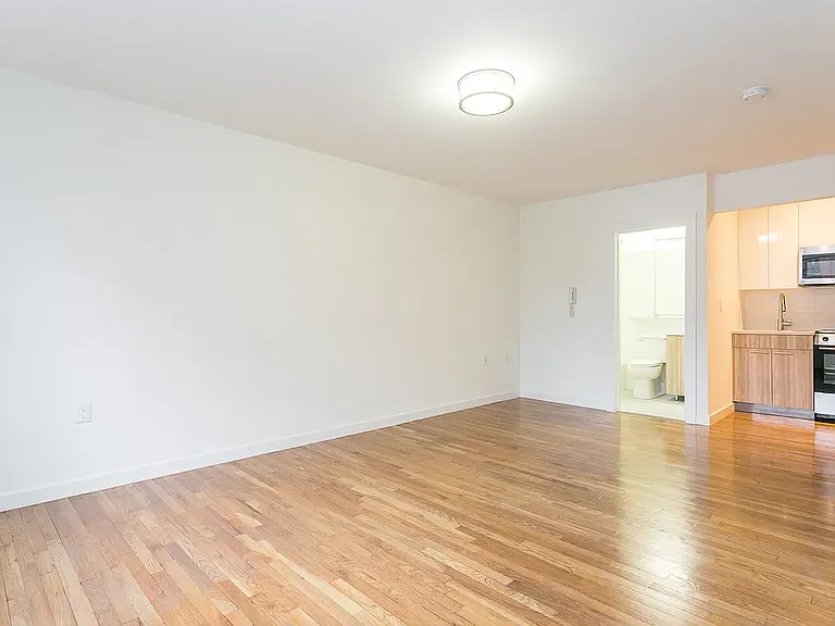 434 W 19th St #3B — Photo 2