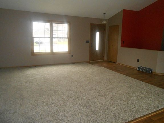 3rd image of 1038 Pheasant Dr