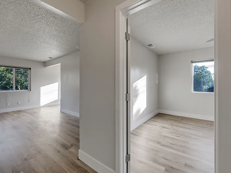 1500 Sheridan Ave — Photo 6
