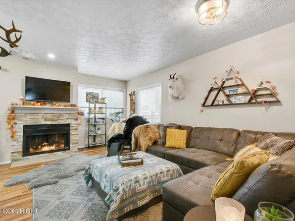 5440 Larkspur Cir, Anchorage, AK 99507