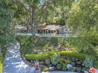 15601 Woodfield Pl, Sherman Oaks, CA 91403