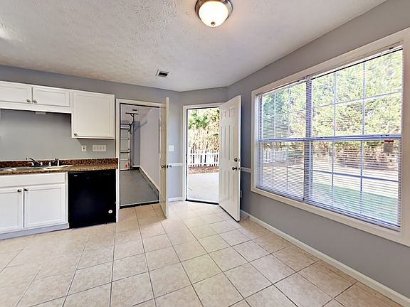 5th image of 616 Magnolia Bnd