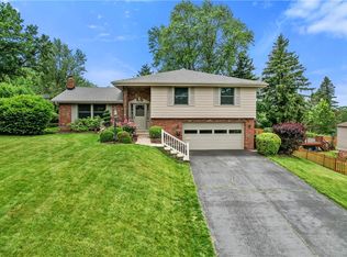 1258 Sun Ridge Dr, Pittsburgh, PA 15241