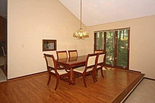 5th image of 3337 Louise Ave