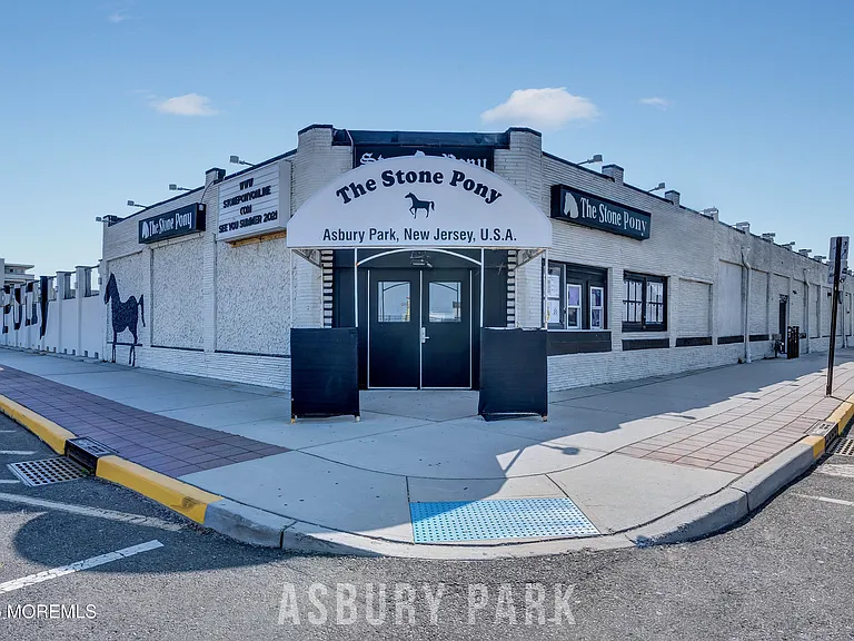 49 Franklin Ave — Photo 81