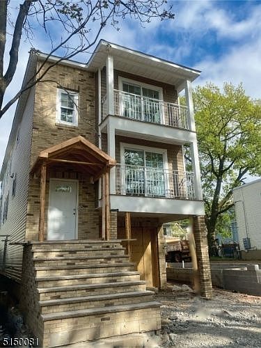 1st image of 146 N 15th St