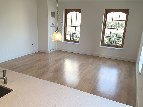 4th image of 3101 Vernon Blvd APT 313