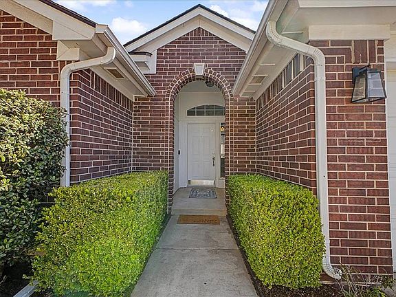 2nd image of 117 Mountain Oaks Dr