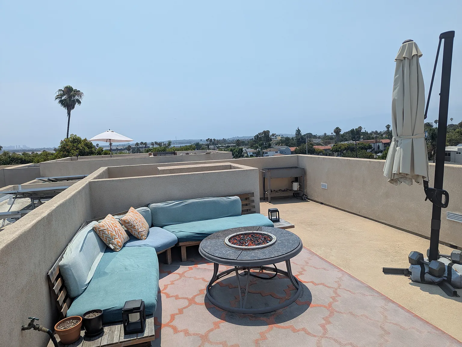 3 bed, 1684 sqft, $5,950 — Photo 1