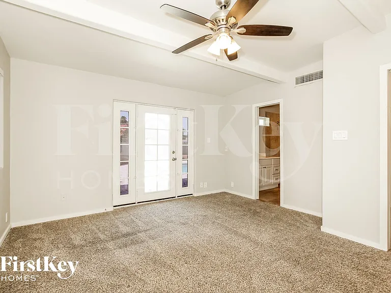 2028 W Schell Dr — Photo 8