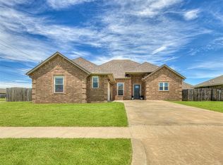 1025 SW 14th St, Moore, OK 73160