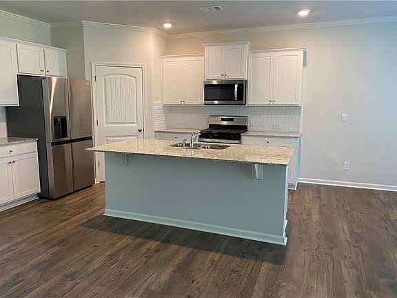 4th image of 154 Berkeley Trce