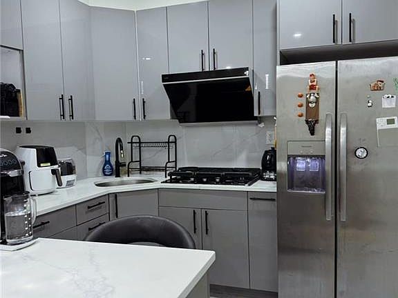 4th image of 422 49th St APT 3F