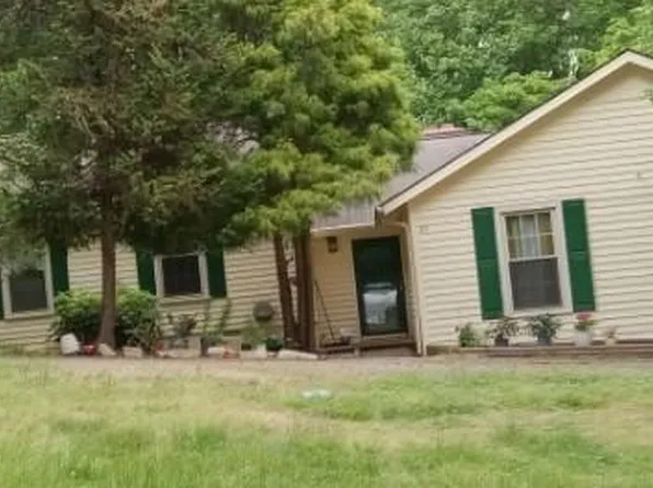 85 Lancer Ln, Martinsville, VA 24112