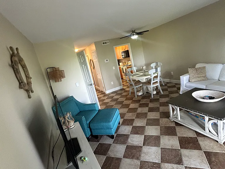 510 Saint Charles Ct — Photo 9