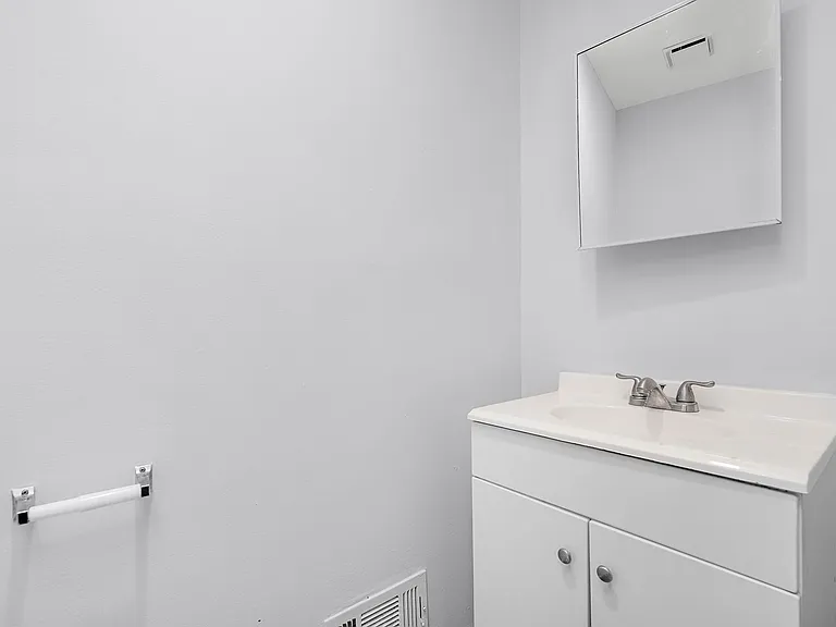502 N Glover St — Photo 10