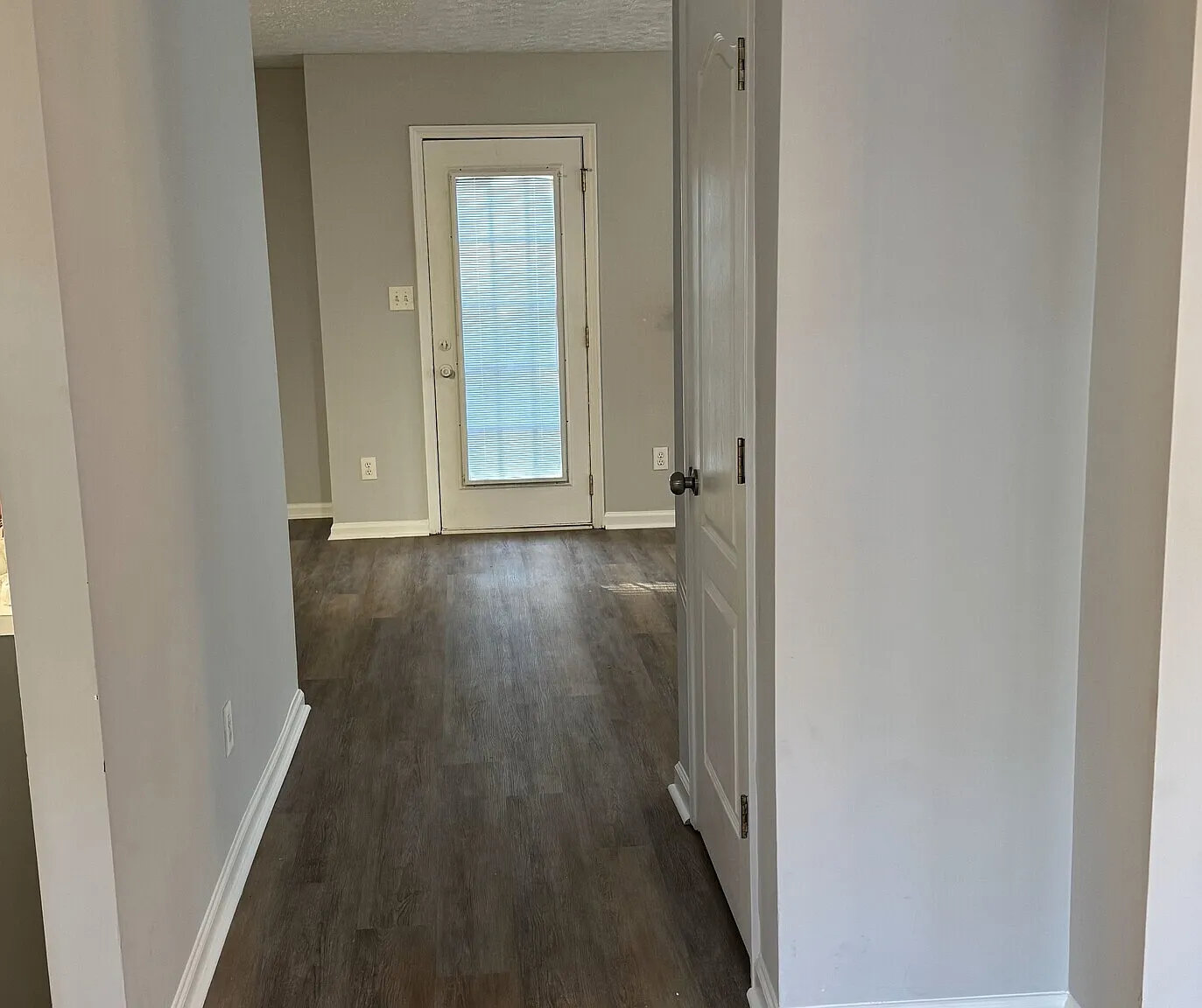3 bed, 2.5 bath, $2,200 — Photo 2