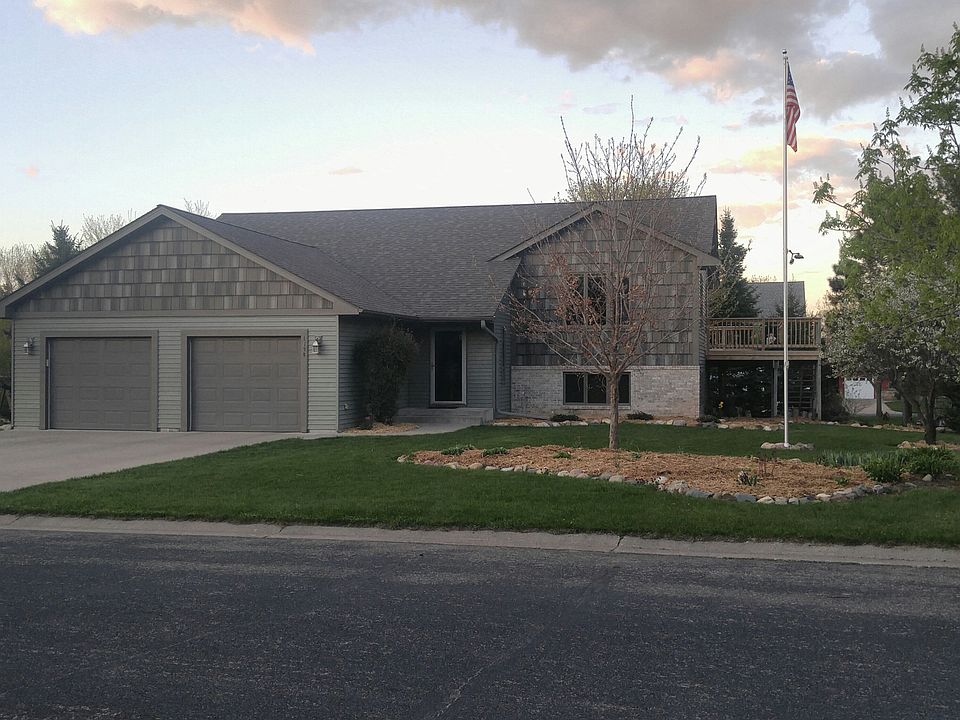 1st image of 1390 Park View Dr