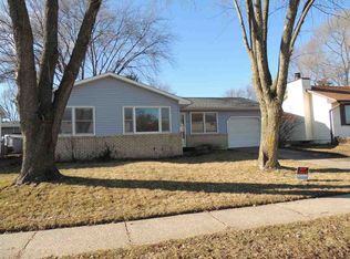 1212 N Stark St, Davenport, IA 52804