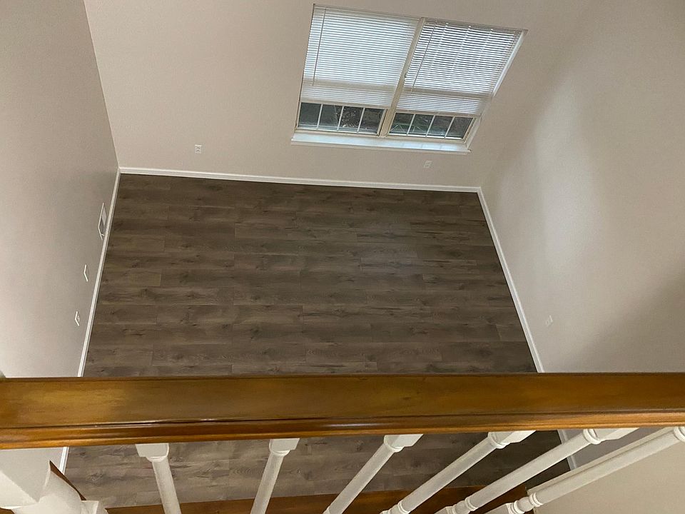 1st image of 36 Renaissance Ln