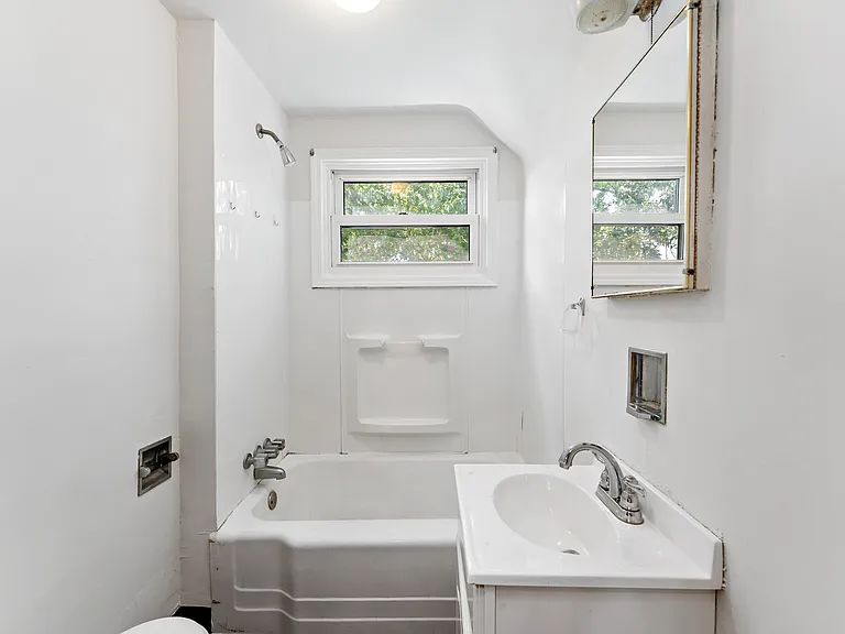 219 Douglas Ave — Photo 26