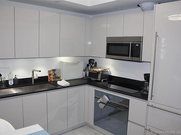 3rd image of 1010 Brickell Ave Unit 4407