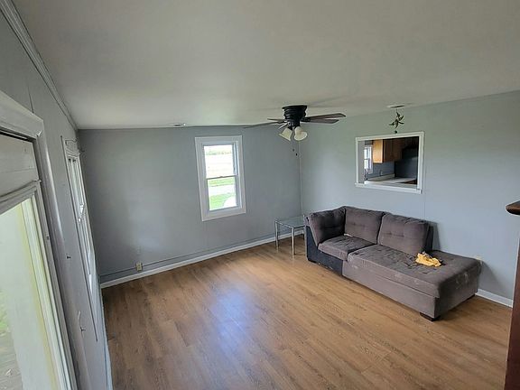 4th image of 29 1st St NE