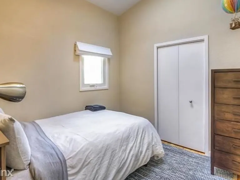 1320 Oak Ct — Photo 13