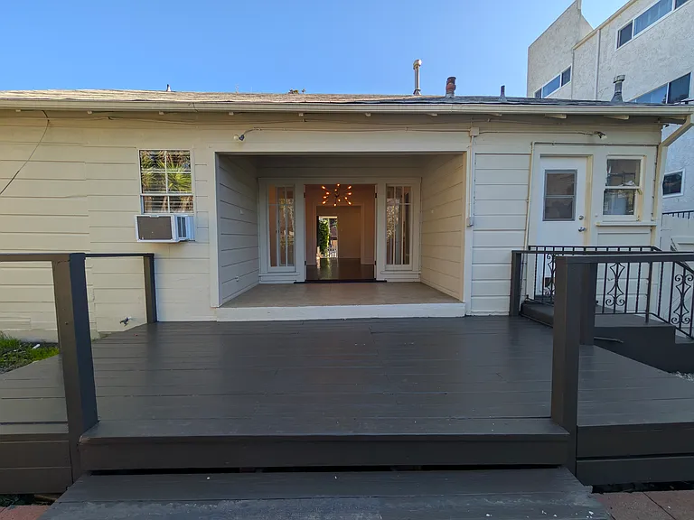 849 N West Knoll Dr — Photo 36