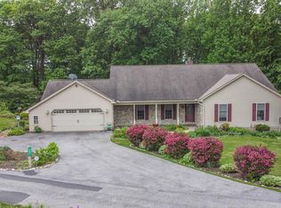 27 Serenity Ln, Brogue, PA 17309